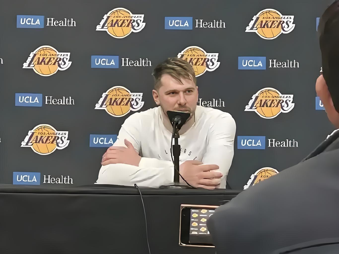 爱游戏官网-DWG前途光明！，东契奇新星夺冠表现突出赛场气氛高涨(东契奇打法教学)